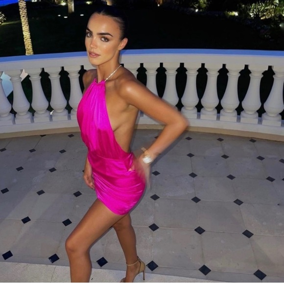 Retrofete Anahita dress in neon pink! Perfect for summer weddings! - Picture 6 of 10